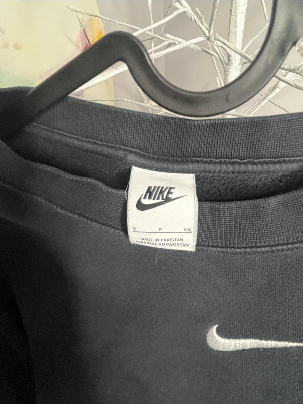 Nike Women’s Black Crewneck Sweatshirt - Picture 2 of 4